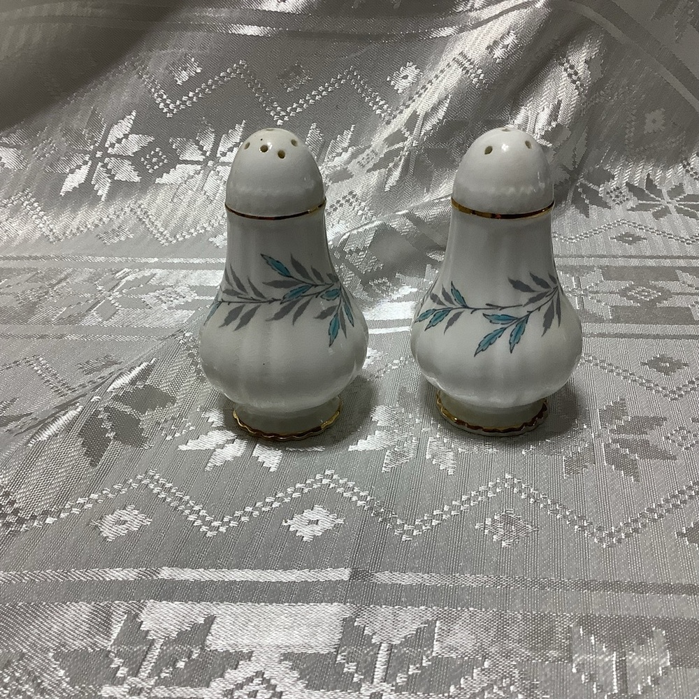 Paragon Elegant White and Gold Salt and Pepper Shakers Elgin Blue